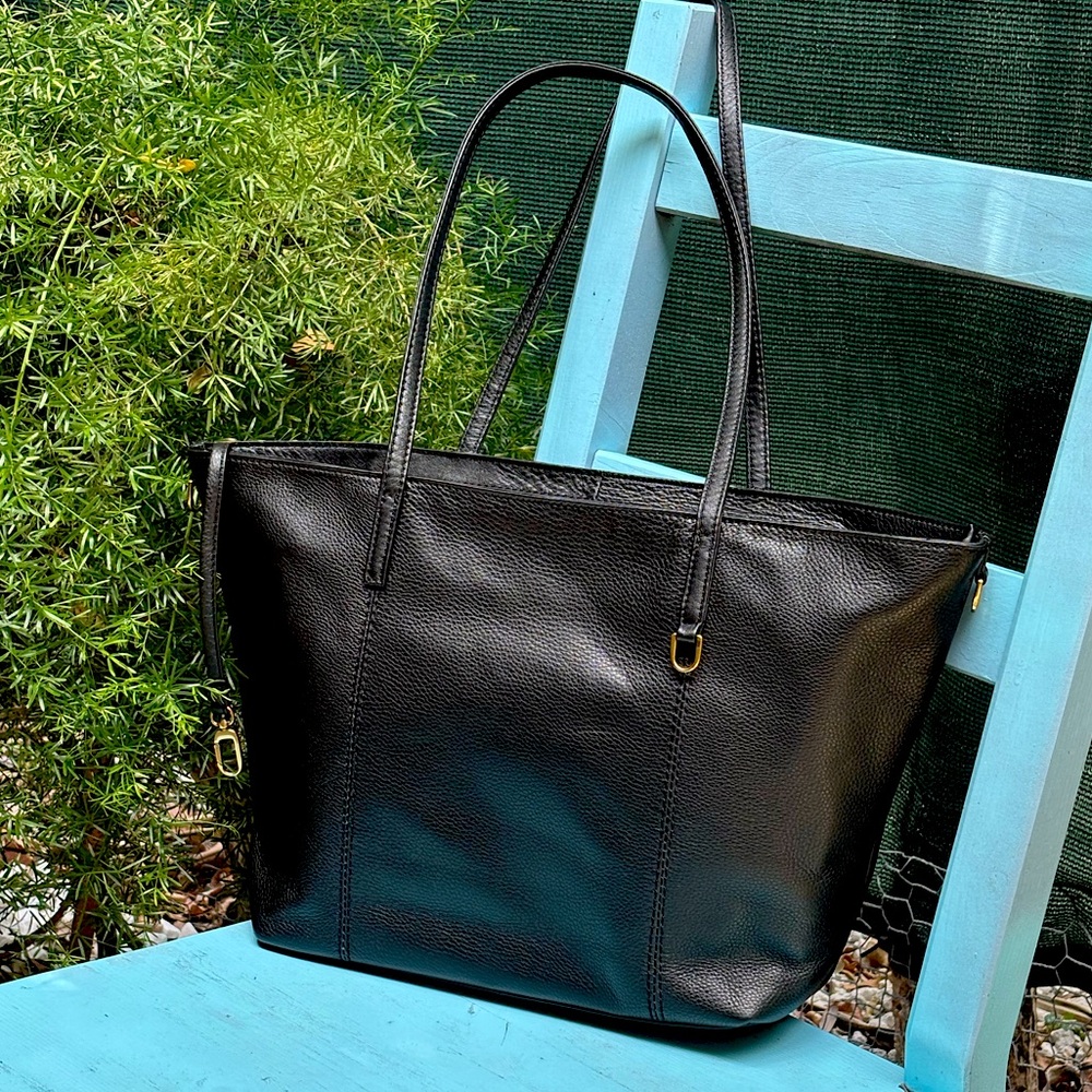 HOBO Kingston Small, zip closure.Old English Brass Hardware, Sandlewood Lining.